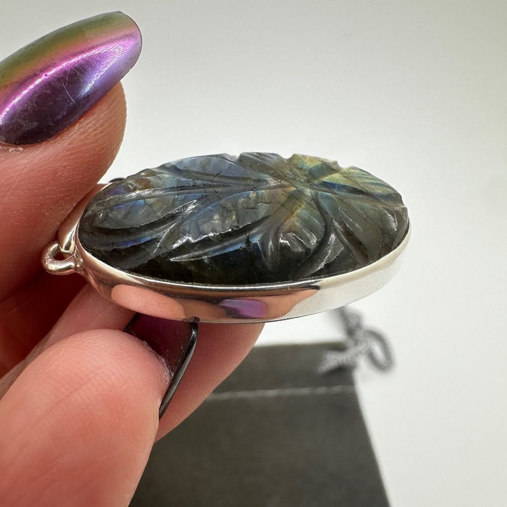 NWOT 27x16mm CARVED flower Labradorite pendant in solid sterling silver! - Picture 4 of 10